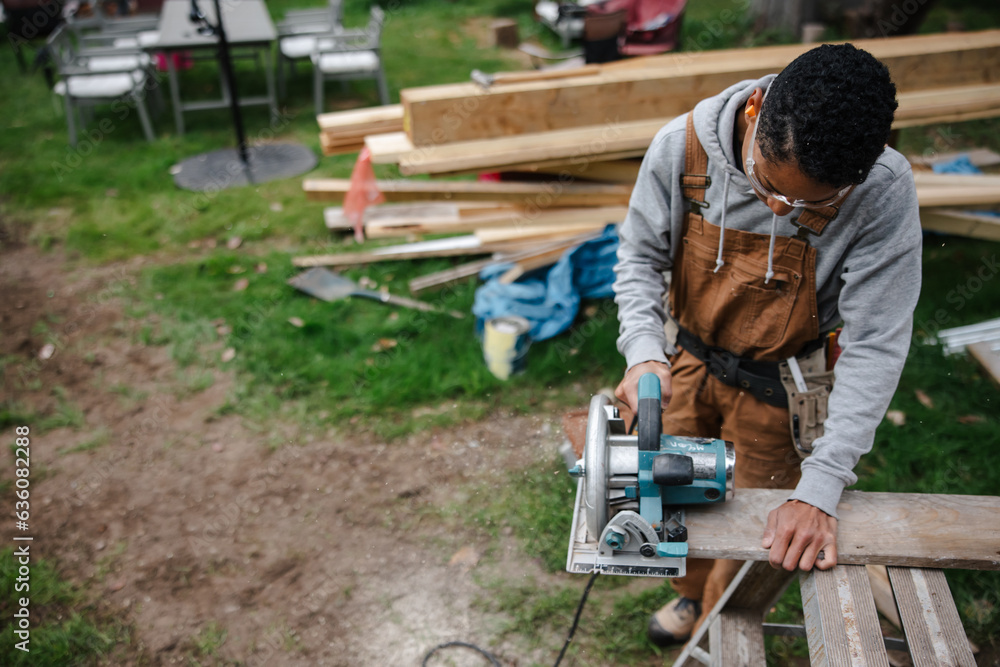 Carpenter cutting with skill saw on the jobsite. Carpenter cutting with skill saw on the jobsite.