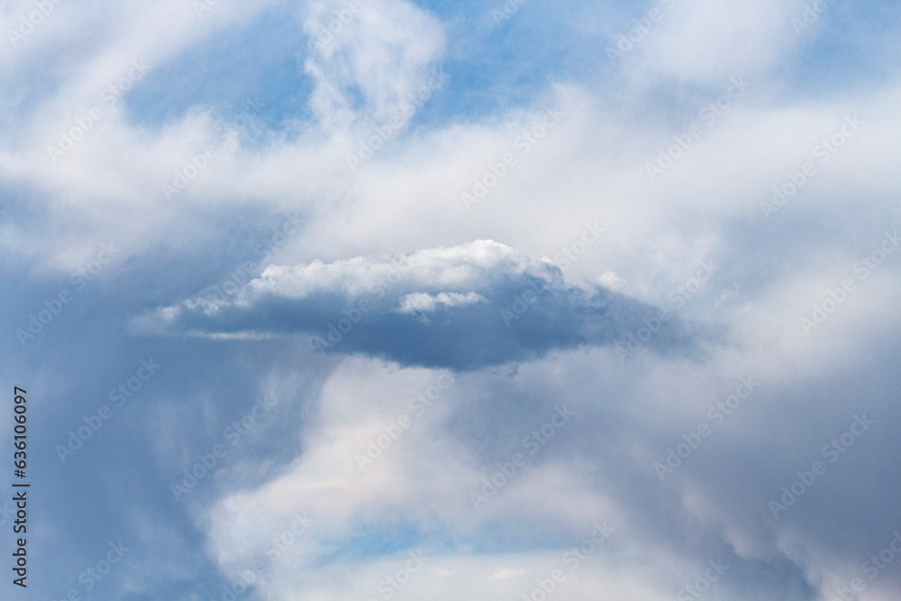 Naklejka premium Nube UFO