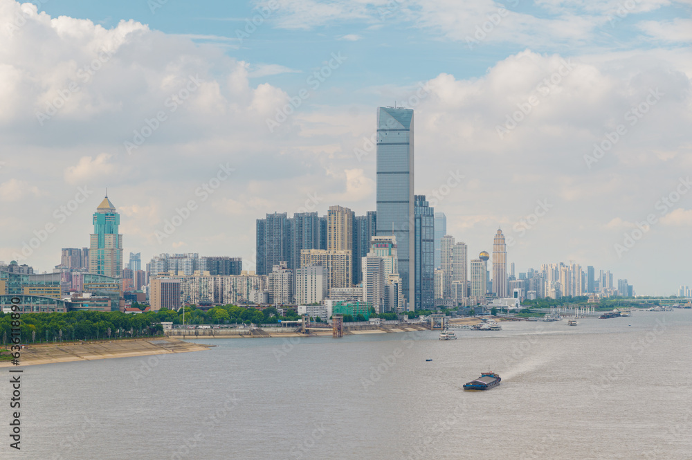 Obraz premium Wuhan Yangtze River and Han River on the four banks of the city landmark skyline scenery