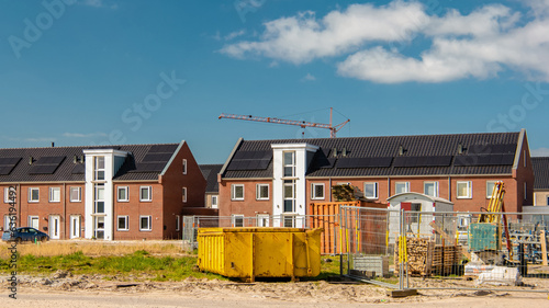 Foto Dutch Suburban area with modern family houses, newly built modern family homes i