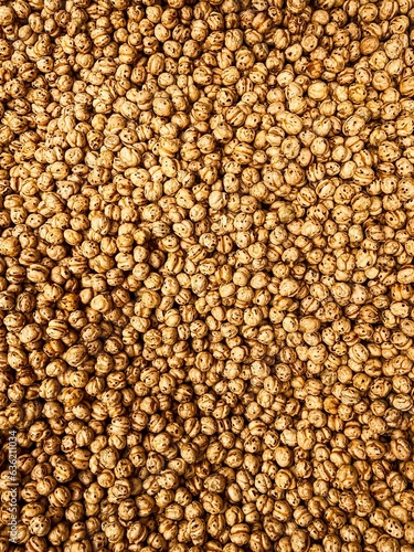 Roasted, yellow chickpeas . Turkish name, sari leblebi