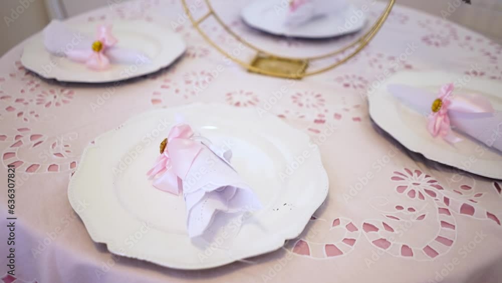 table decoration with white plate and napkin with pink bow, children's event, princess party, girl party, wedding decoration table decoration with white plate and napkin with pink bow, children's event, princess party, girl party, wedding decoration