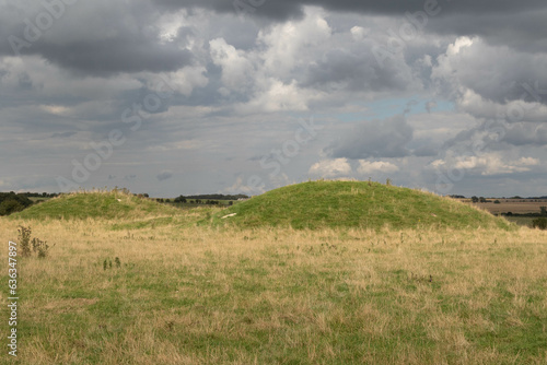 Photos Barrows in the Wiltshire Countryside