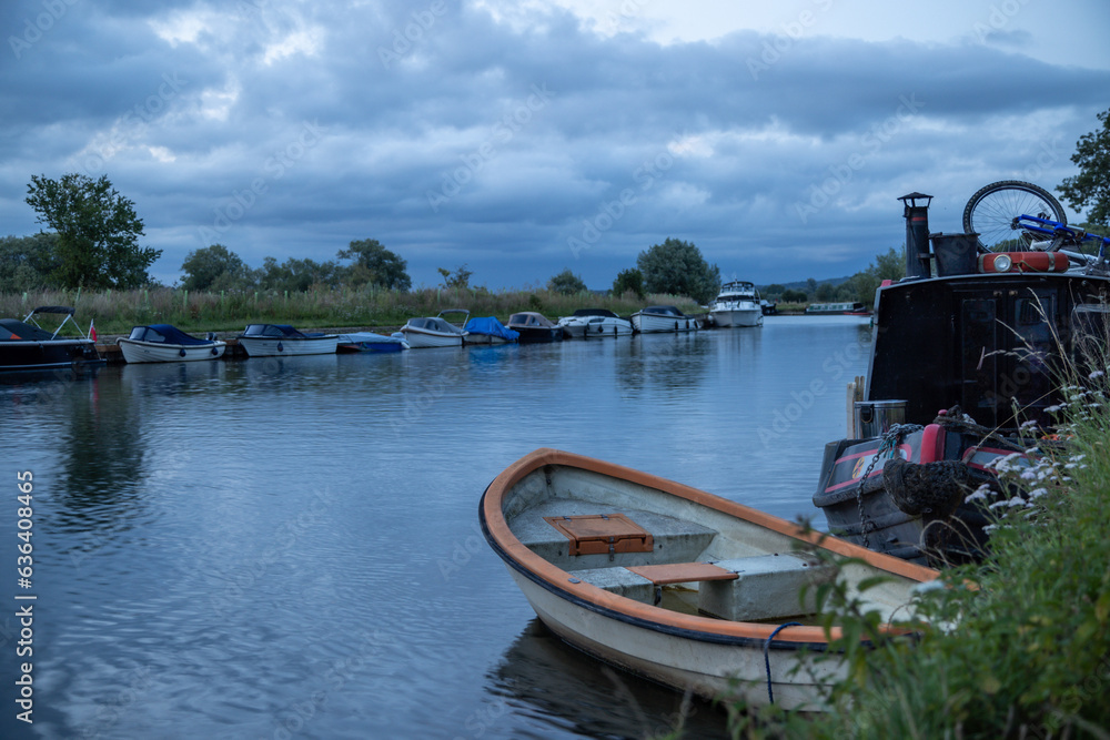Obraz premium Beautiful Country side view lake boats