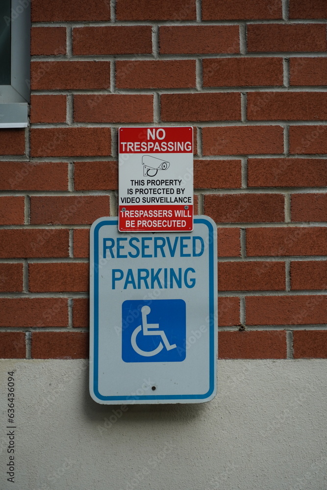 Obraz premium reserved parking sign