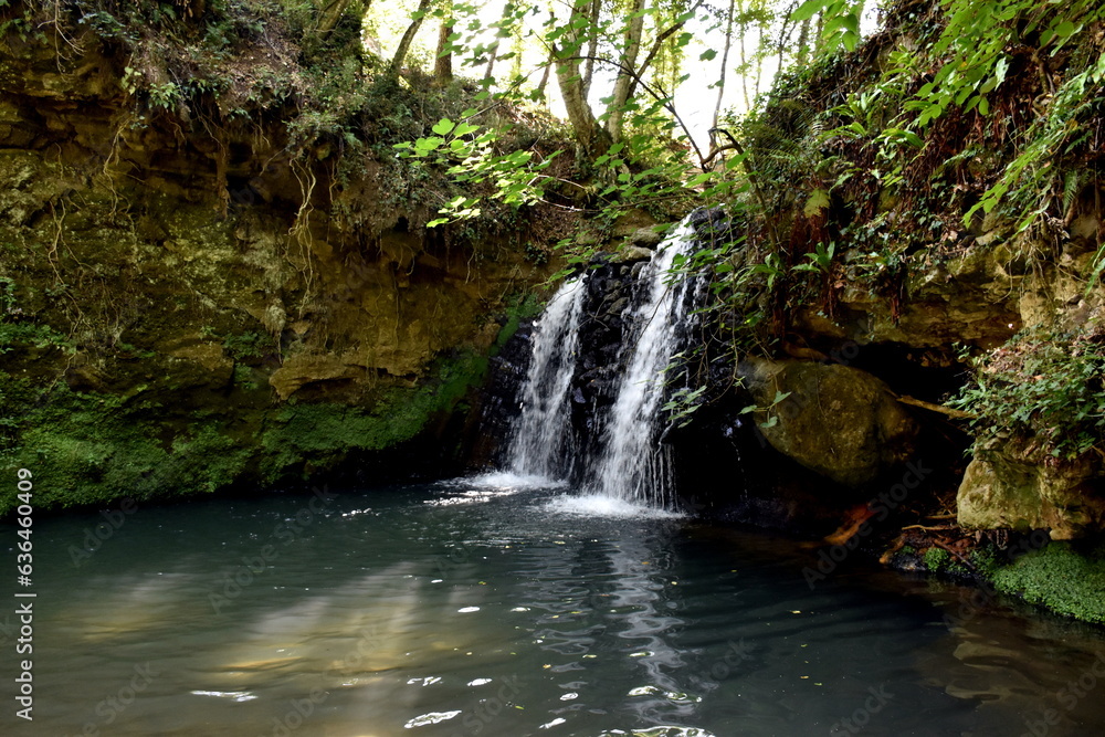 Wasserfall im Turona-Park in Bolsena Wasserfall im Turona-Park in Bolsena
