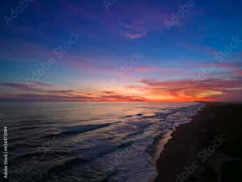 Hermoso atardecer sobre el mar en el pacífico sur de México