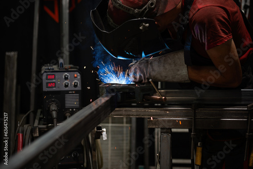 Cuadro en lienzo man welder, mig or tig welding, craftsman, erecting technical steel Industrial,