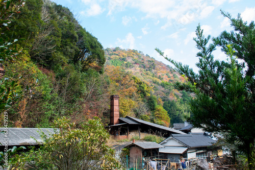 小鹿田焼の里 大分県日田市｜山間の小さな陶芸の里、登り窯の煙突に風情を感じます 
