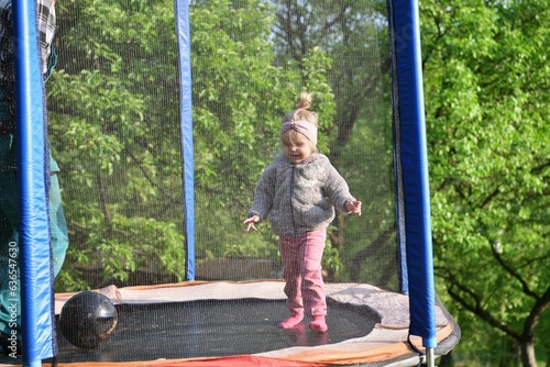 Obraz na płótnie Grandfather and his granddaughter are playing on the trampoline w salonie