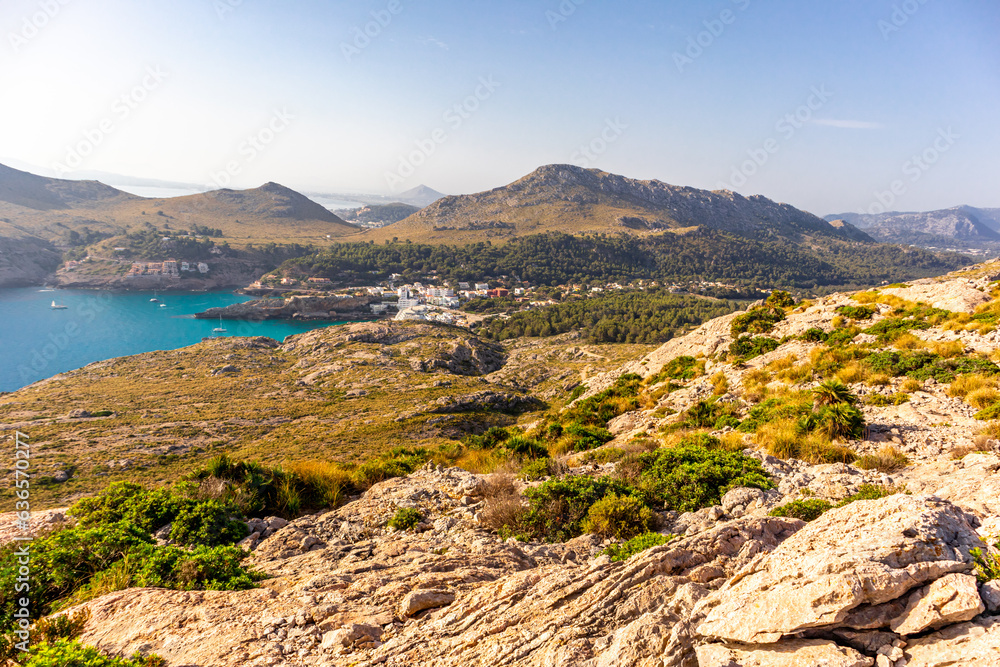 Urlaubsstimmung in der Bucht von Cala Sant Vicenç auf der wunderschönen Balearen Insel Mallorca - Spanien Urlaubsstimmung in der Bucht von Cala Sant Vicenç auf der wunderschönen Balearen Insel Mallorca - Spanien
