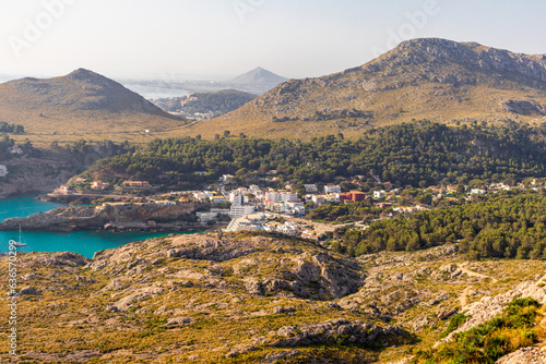 Urlaubsstimmung in der Bucht von Cala Sant Vicenç auf der wunderschönen Balearen Insel Mallorca - Spanien