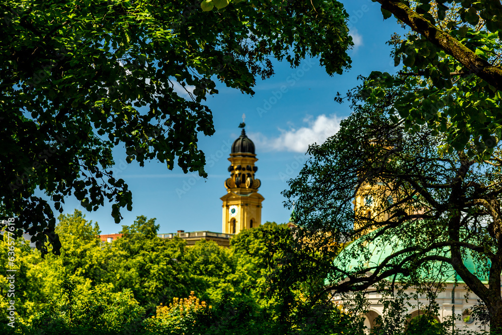 Tagesausflug in die Bayrische Hauptstadt München an einen sonnigen Sommertag - Bayern - Deutschland