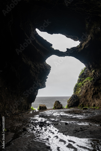 Valokuva Gígjagjá also known as the Yoda cave, Hjörleifshöfði at Iceland's South coast