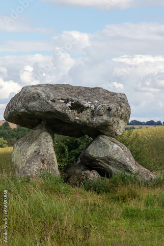 The Devil's Den Neolithic Monument © Ben Gingell