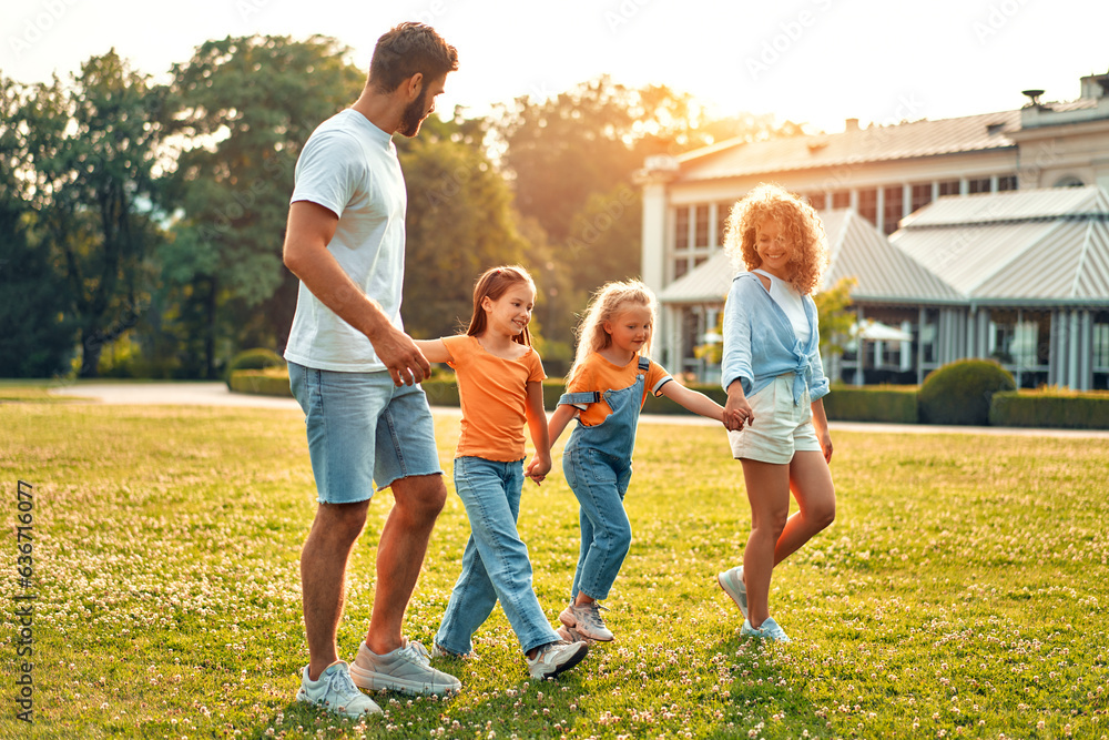 Fototapeta premium Happy family relaxing in the park