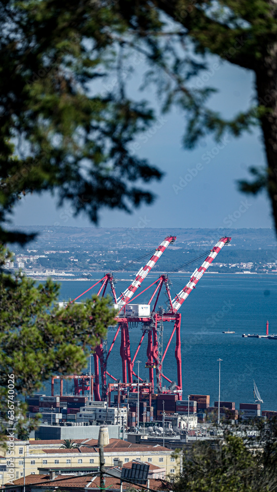 porto cargueiro comercio rio tejo lisboa porto cargueiro comercio rio tejo lisboa