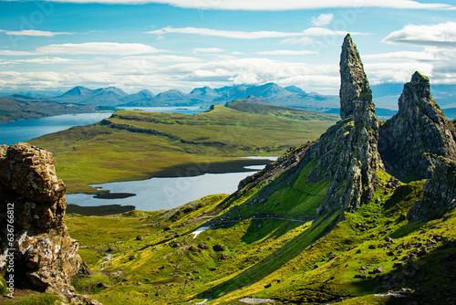 Tableau sur toile The Old Man of Storr, The Storr, Trotternish on the Isle of Skye in Scotland ove