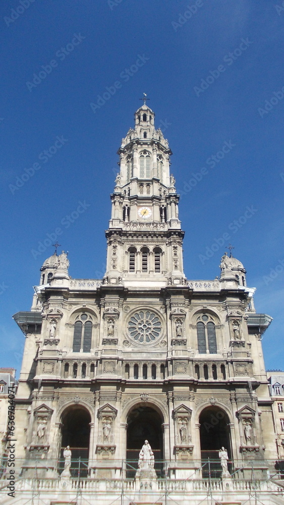  Une vue de face de l'église de la sainte Trinité paris 9e.