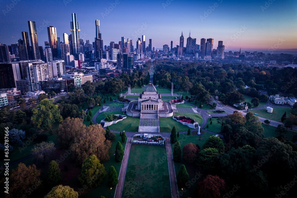 Obraz premium Breathtaking view of the Melbourne skyline at sunset