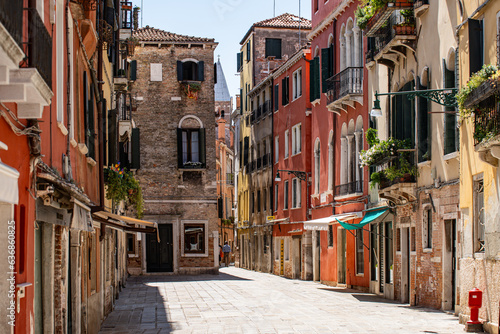 Fototapeta Naklejka Na Ścianę i Meble -  Street in Venice, Italy