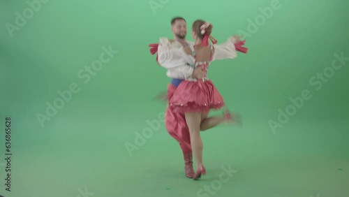 Ukrainian folk dance wedding dancing copule in Ukraine isolated on Green Screen - 4K Video Footage (ID: 636865628)