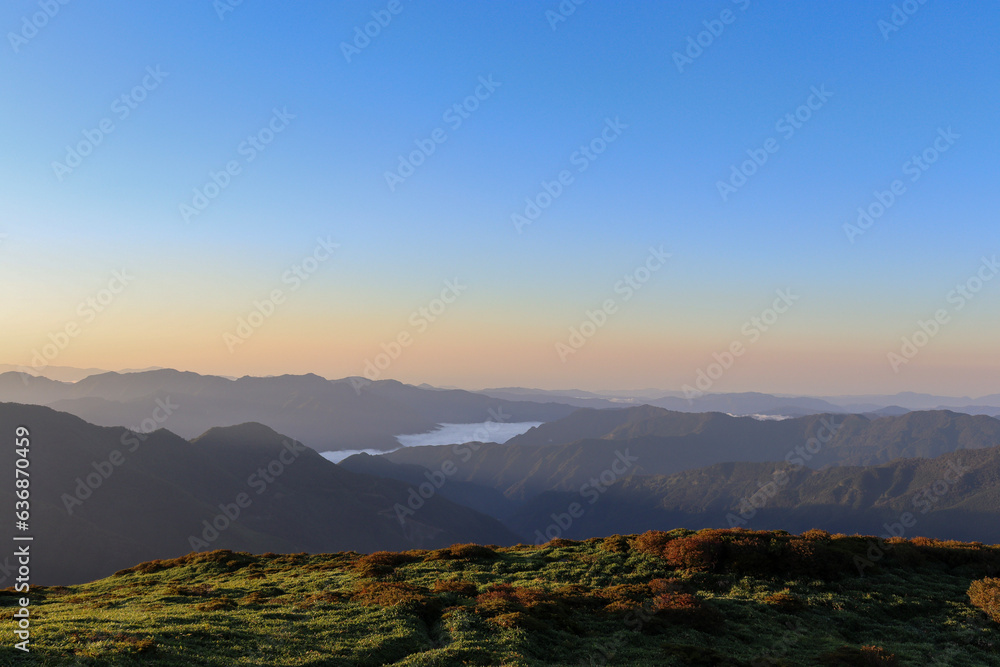 笹ヶ峰山頂からの朝焼けと雲海