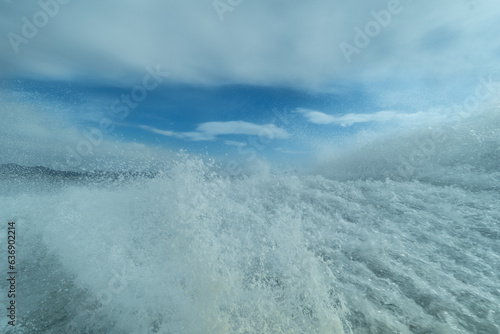 Fototapeta Naklejka Na Ścianę i Meble -  猛烈なシケで船酔いしそうな高波