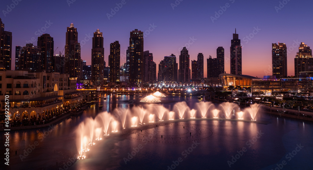 Fototapeta premium Unique view of Dubai Dancing Fountain show at night. 