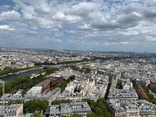 Vue sur la ville de Paris depuis le deuxième étage de la Tour Eiffel © C.WILL