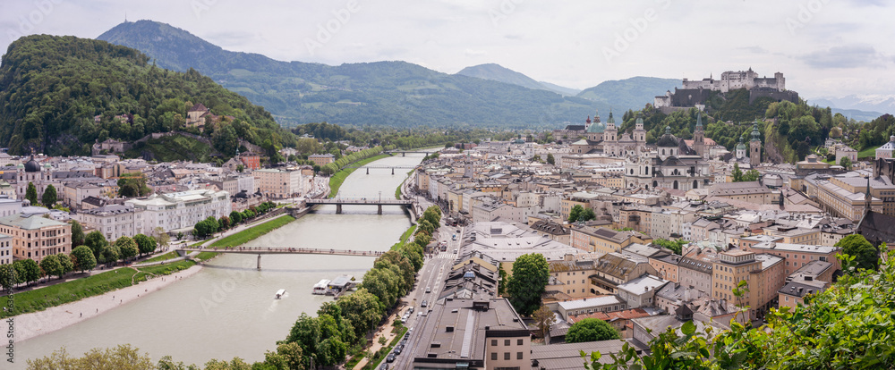 Salzburg (Salzbourg) and his bridges