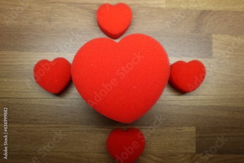 Foto simple background with red hearts design for love and Valentine's Day concept