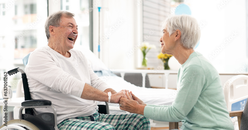 Obraz premium Hospital, talking and woman visit man for comfort, care and support for wellness, service and surgery. Healthcare, medical clinic and friend with patient for recovery, rehabilitation and conversation