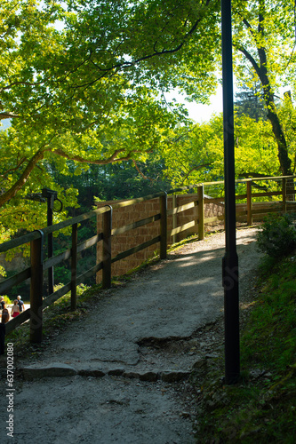 Grotte Oliero, che prendono origine dal fiume Oliero e rappresentano un importante complesso di grotte che attrae molti turisti ogni anno. Si trovano nella valle del fiume brenta.