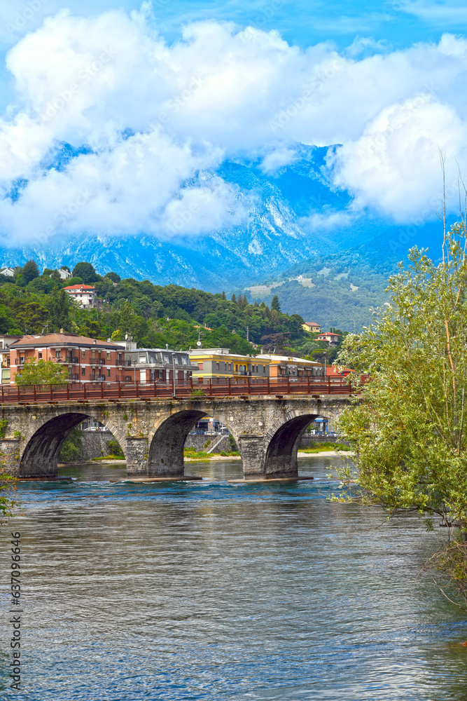 Fototapeta premium Ponte Azzone Visconti in Lecco, Lombardei (Italien)