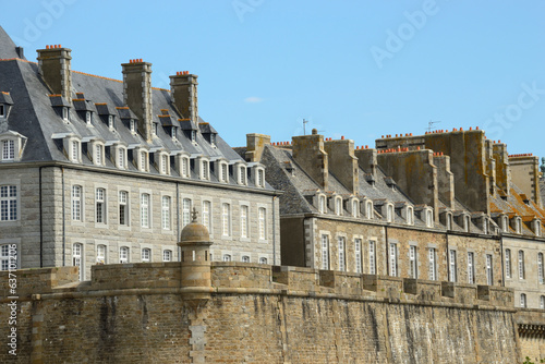 Vue sur Saint-Malo intra muros en Bretagne, France