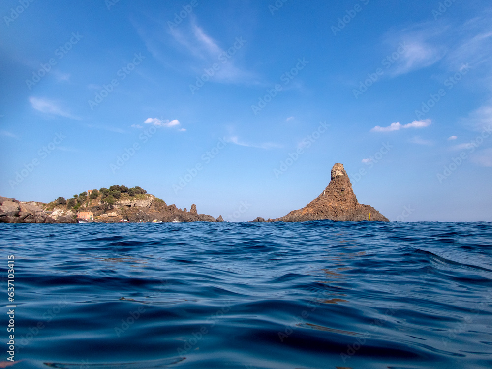 Naklejka premium Acitrezza, isola Lachea e faraglione grande 2035