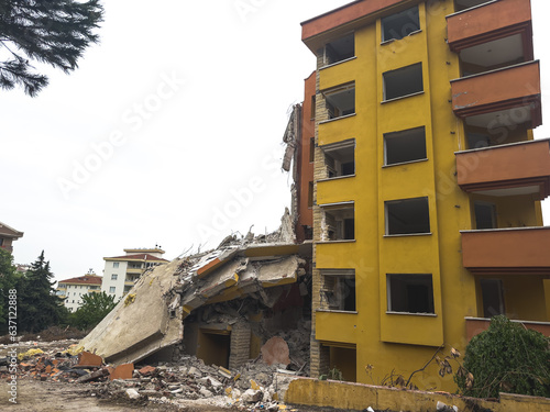 building destroyed in earthquake , destroyed building after natural disaster