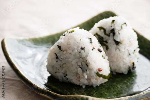 わかめご飯のおにぎり
