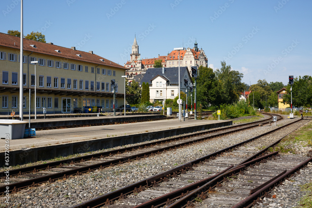 Am Bahnhof in Sigmaringen mit Blick auf das Hohenzollernschloss