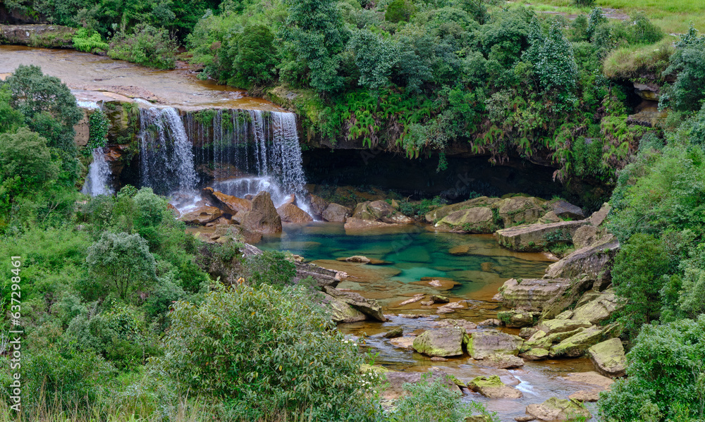 Obraz premium waterfall in the forest