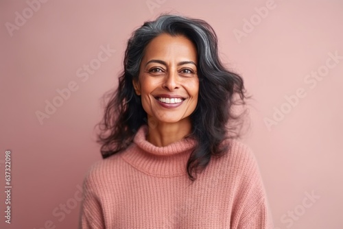 Medium shot portrait of an Indian woman in her 40s in a colorful background © Anne-Marie Albrecht