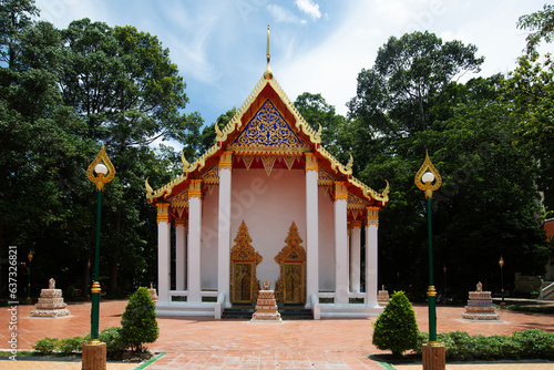 Wallpaper Mural Temples in Thailand generally have an environment in harmony with nature. Torontodigital.ca