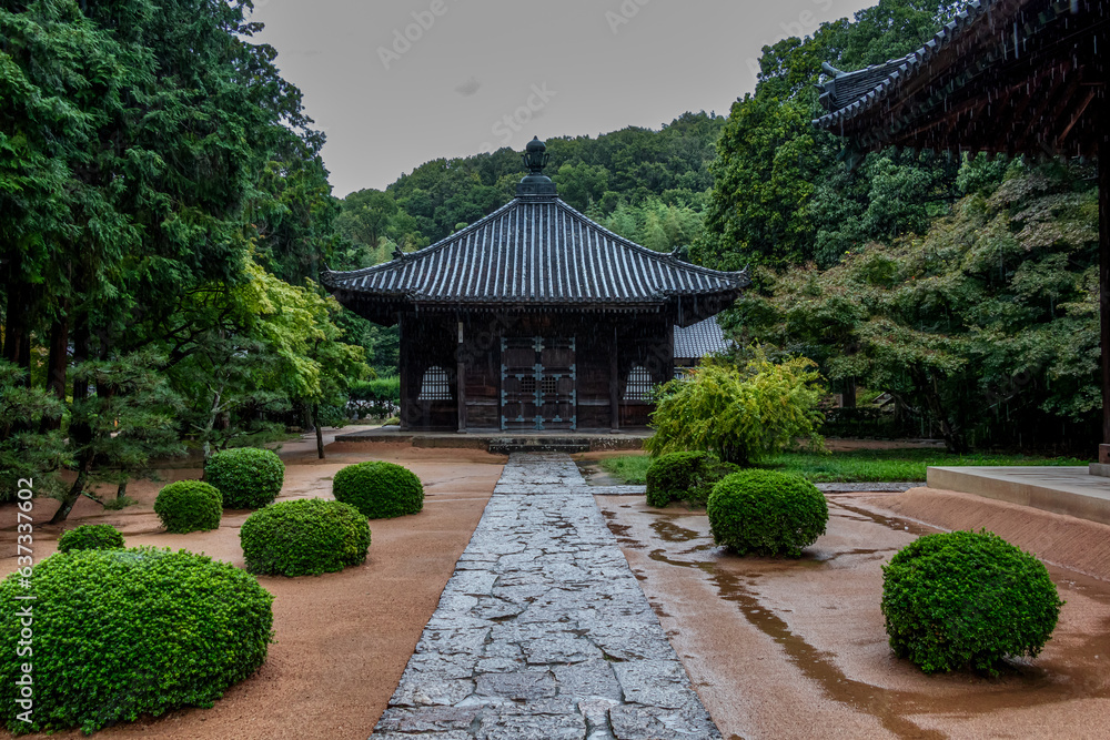 雨の日の曹源寺