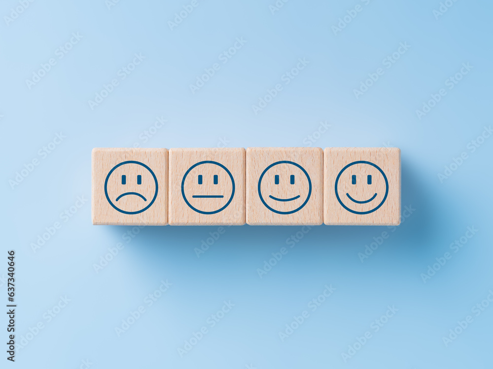 Φωτογραφία Wooden cubes with happy normal and sad face icons for experience survey services and products review concept