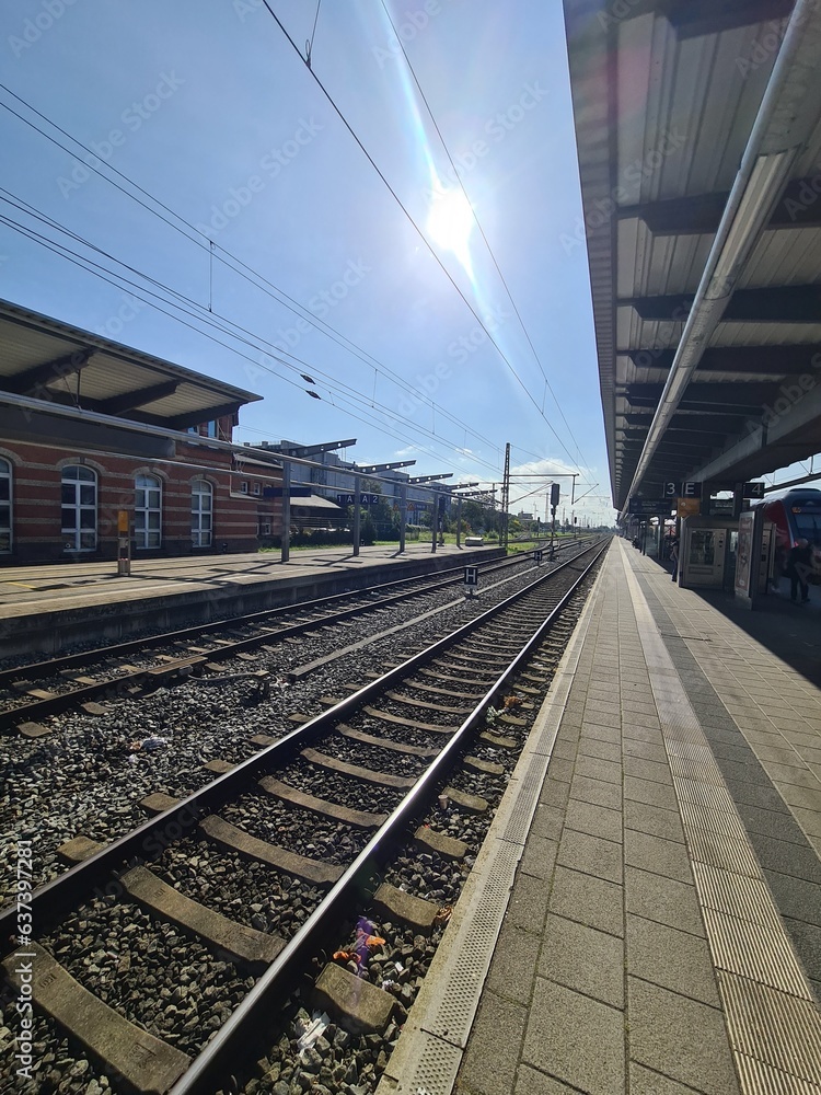 Bahnhof <Rostock Lichtenhagen mit Sonnenschein