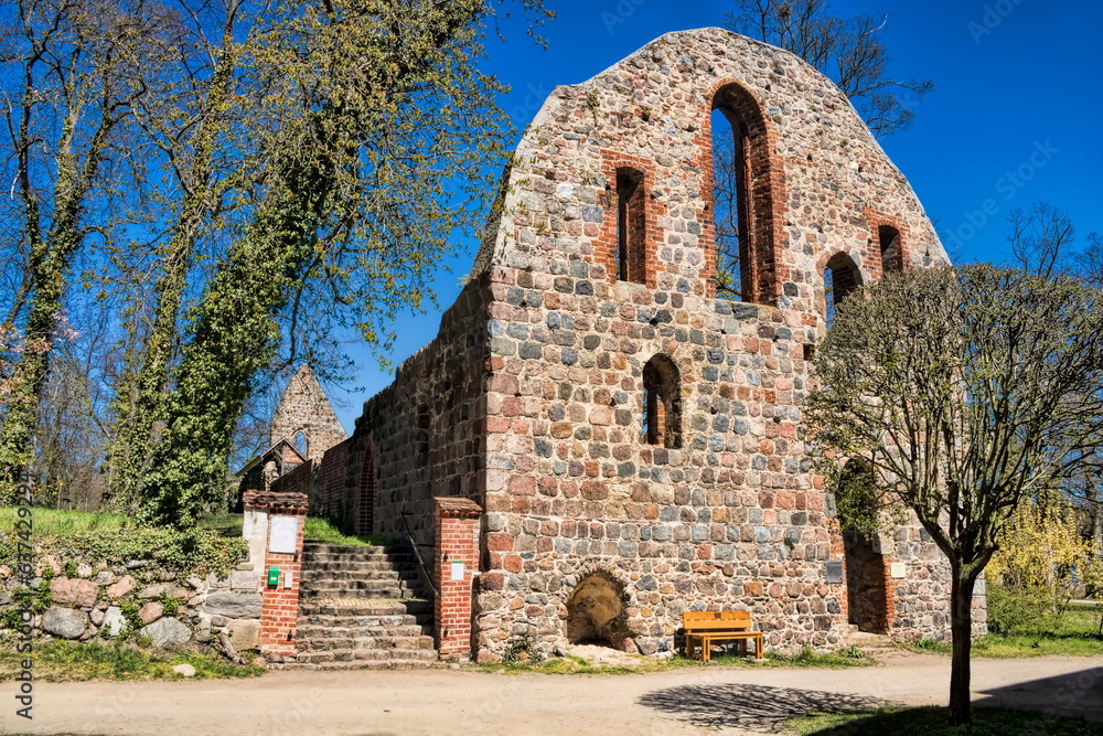 lindow, deutschland - ruine des zistersienserinnenkloster