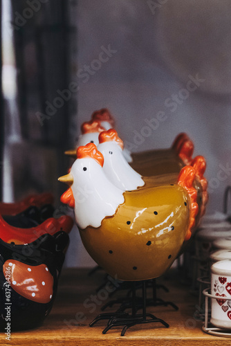 Décoration d'intérieur figurine de poule en céramique colorée