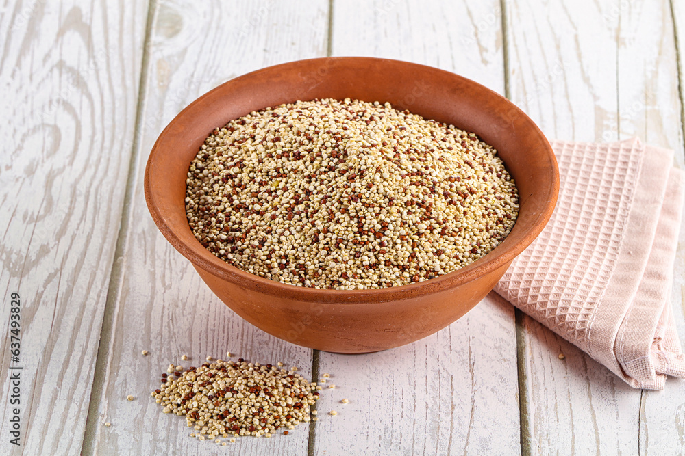 Raw dry quinoa cereal grain Raw dry quinoa cereal grain