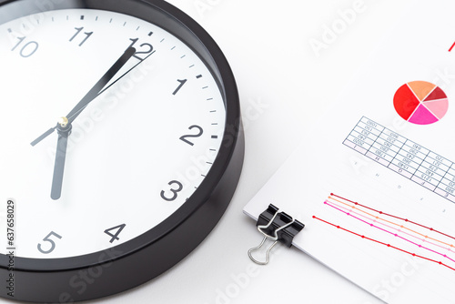 Wallpaper Mural 時計と資料　ビジネスイメージ Torontodigital.ca